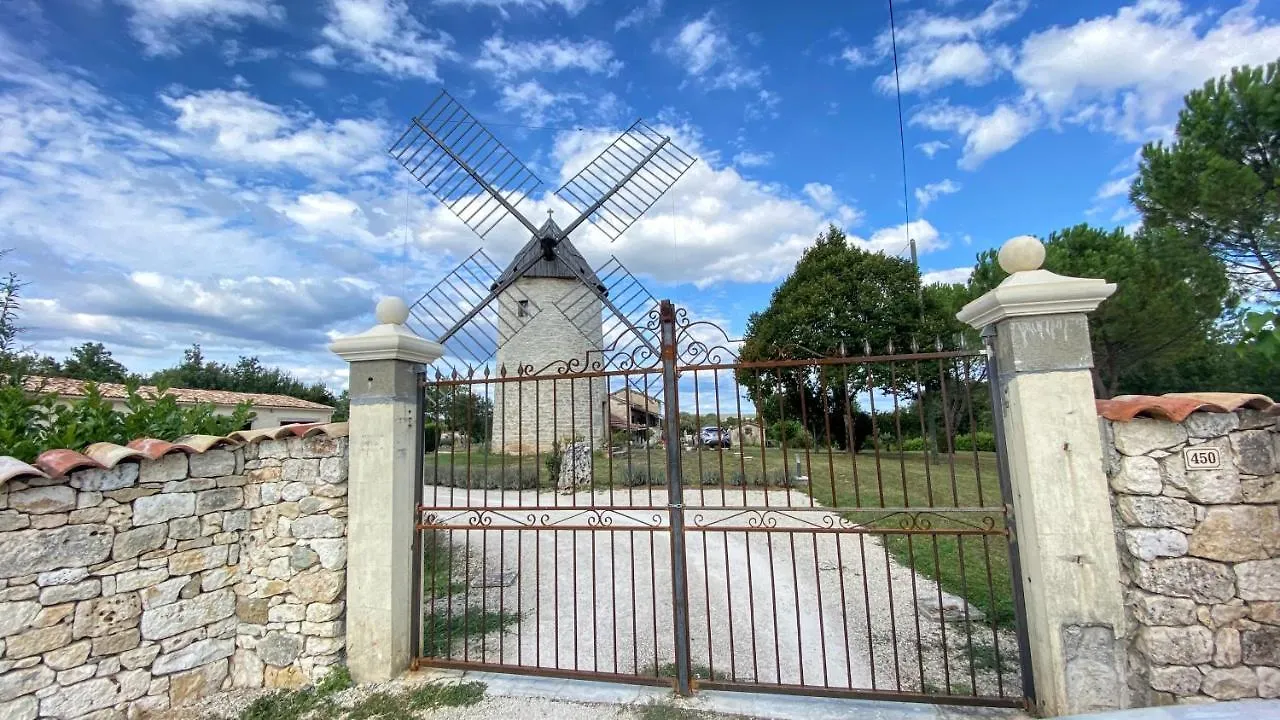 Les Curies - Ludogite, Gite Et Moulin Avec Piscine Aujols フランス